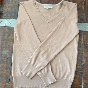 Pullover V-back sweater